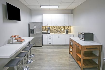 Image 2 of Premier Workspaces - SPE - Irvine - CA - Irvine Center Dr