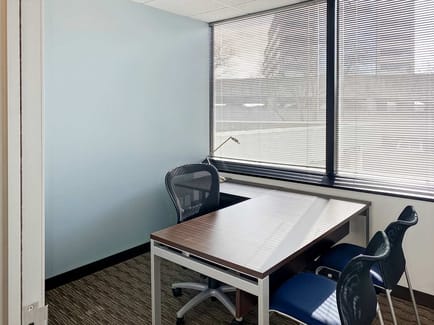 Image 4 of Regus - Illinois Downers Grove Executive Towers West - 1431 Opus Place - Downers Grove - IL