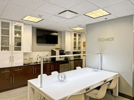 Image 6 of Regus - Illinois Downers Grove Executive Towers West - 1431 Opus Place - Downers Grove - IL