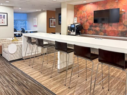 Image 6 of Regus - Crowfoot Centre - 600 Crowfoot Crescent N.W. - Calgary - AB