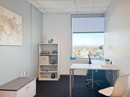 Image 4 of Regus - Liberty Centre - 650 N. E. Holladay Street - Portland - OR