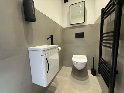 Image 3 of ARH House - 1A Grange Crescent, IG7 - Chigwell (private, shared)