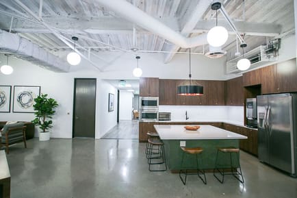Image 4 of Premier Workspaces - WC2 - Woodland Hills - CA - Warner Center - Oxnard St
