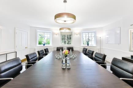 Image 2 of The Argyll Club - 32 Curzon Street, W1J 7WS - Mayfair
