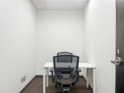 Image 4 of Regus - 500 Place d'Armes, Montreal