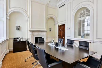 Image 2 of The Argyll Club - 33 St James Square, SW1 - St James