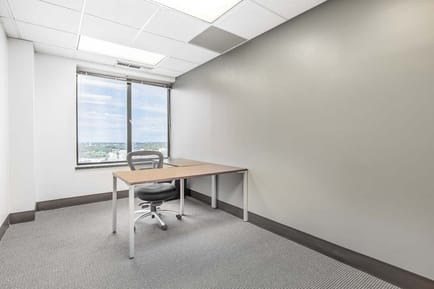 Image 8 of Regus - Clark Tower - Poplar Avenue - Memphis, TN