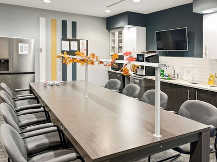 Image 13 of Regus - 2000 McGill College Ave - Montreal