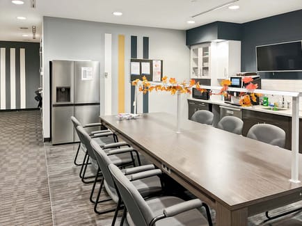 Image 6 of Regus - 2000 McGill College Ave - Montreal