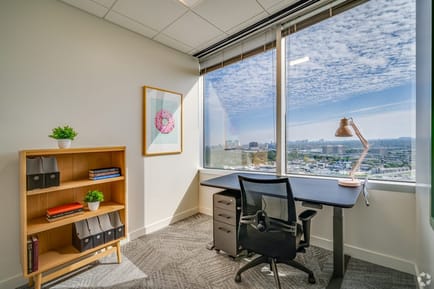 Image 2 of Common Desk - Post Oak Blvd, 3040 Post Oak Blvd, 77-56 - Texas