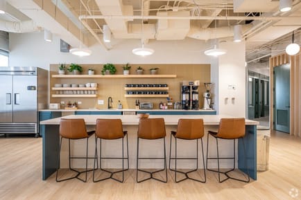 Image 3 of Common Desk - Post Oak Blvd, 3040 Post Oak Blvd, 77-56 - Texas