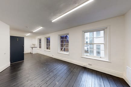 Image 2 of Sub800 Managed (350 - 350 sqft) - 1 Back Hill, London, UK