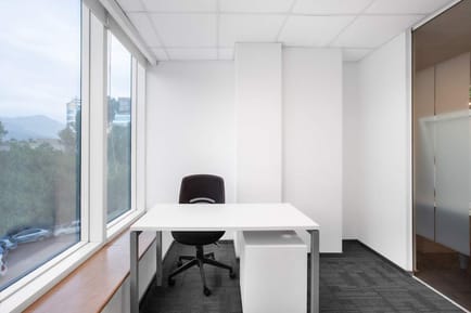 Image 4 of Regus - Emirates Tower, M-13, F-7, Markaz, 44210 - Islamabad