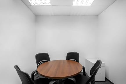 Image 9 of Regus - Emirates Tower, M-13, F-7, Markaz, 44210 - Islamabad