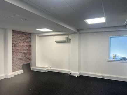 Image 10 of London & Suffolk Properties Limited (Managed 300 sqft) - Captains House - Kingsbury Crescent, TW18 - Staines