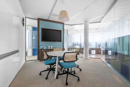 Image 3 of IWG (Regus) - Stop & Work Versailles Chantier - 2-12 Parvis Colonel Arnaud Beltrame, 78000 - Versailles