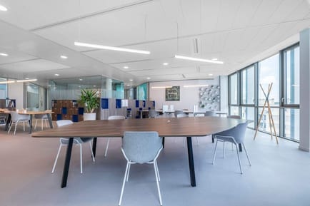 Image 6 of IWG (Regus) - Stop & Work Versailles Chantier - 2-12 Parvis Colonel Arnaud Beltrame, 78000 - Versailles