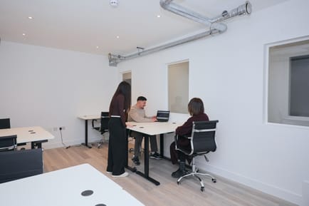 Image 2 of Varis Workspaces Ltd - Theobald Street, WD6 4PR - Borehamwood