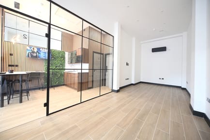 Image 15 of Varis Workspaces Ltd - 751 High Road, N12 8LD - North Finchley