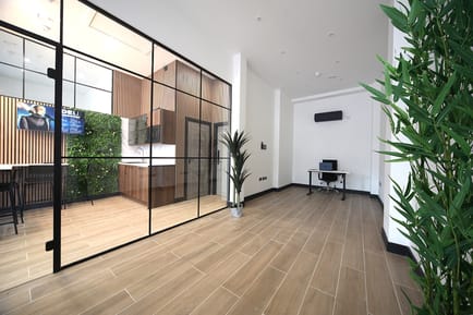 Image 16 of Varis Workspaces Ltd - 751 High Road, N12 8LD - North Finchley