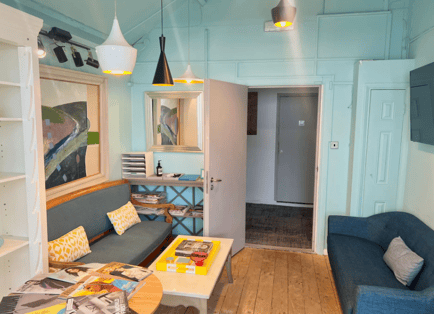 Image 2 of Space 32 - 533 Kings Road, SW10 - Chelsea