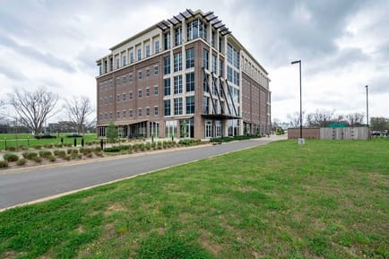 Image 1 of Regus - 201 Victory Blvd.