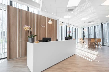 Image 2 of Regus - Piazza Carlo Magno n.21