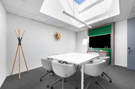 Image 3 of Regus - Piazza Carlo Magno n.21