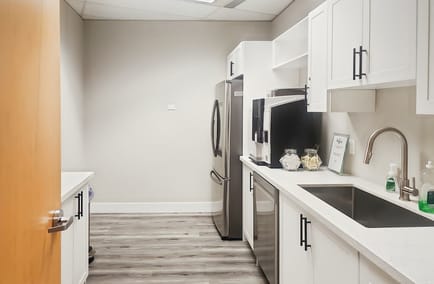 Image 6 of Regus - 125 COMMERCE VALLEY DR. W,Suite 802