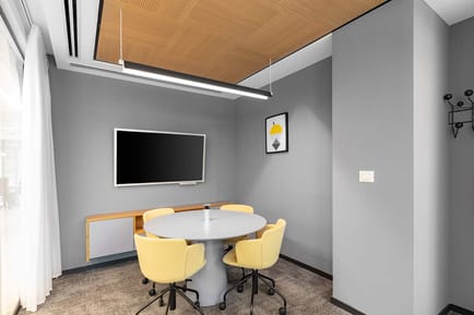 Image 10 of Regus - 7 Sapir St.