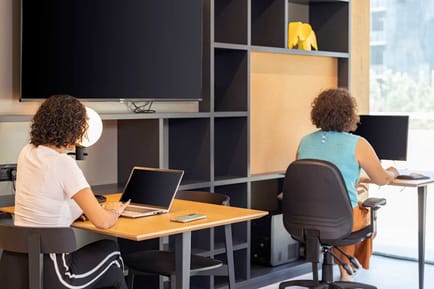 Image 11 of Regus - 7 Sapir St.