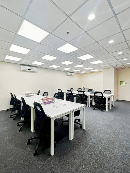 Image 18 of Regus - Lot 1A,Alabang-Zapote rd. corner Marcos Alvarez Ave.,Talon Uno Colours Center