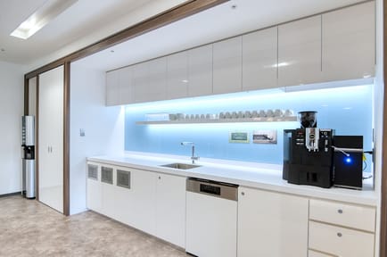 Image 5 of Regus - Yokohama Landmark Plaza 5F,2-2-1 Minatomirai, Nishi-ku