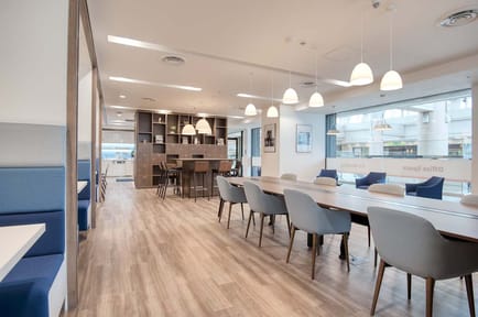 Image 8 of Regus - Yokohama Landmark Plaza 5F,2-2-1 Minatomirai, Nishi-ku