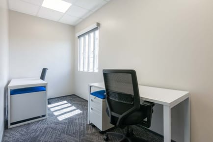 Image 4 of Regus - 165 Waterloo Street North,New Trafalgar Building, Grd & 1st Floor, Cummingsburg