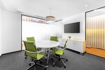 Image 3 of Regus - Units 96-102 Piazza Level,QQ05A, Qanat Quartier, The Pearl,301588