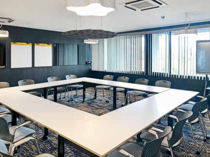 Image 3 of Regus - 750 N Palm Canyon Dr