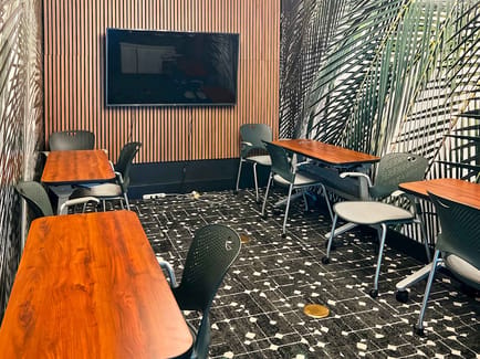 Image 4 of Regus - 750 N Palm Canyon Dr