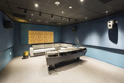 Image 11 of Your Studio - 407 North Maple Drive - Los Angeles - CA