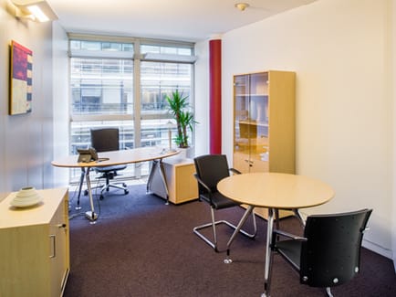 Image 4 of Regus - Rue Balzac, 75008 - Paris