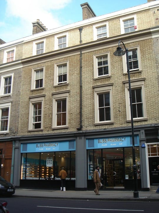 F. Baroukh 1988 Personal Settlement 107 - 109 Gloucester Road, SW7 - South Kensington