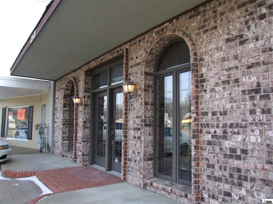 College Park Office Suites - 2611 SW 17th St - Topeka - KS