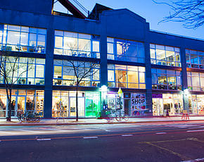 Green Desk - 240 Kent Avenue, 11249 - Brooklyn, NY