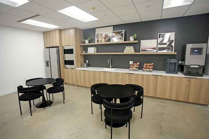 Premier Workspaces - BH2 - Beverly Hills - CA - 9701 Wilshire Blvd image 2