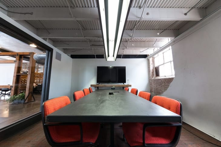 Common Desks - Oak Cliff, 633 West Davis Street, 75208 - Dallas image 5