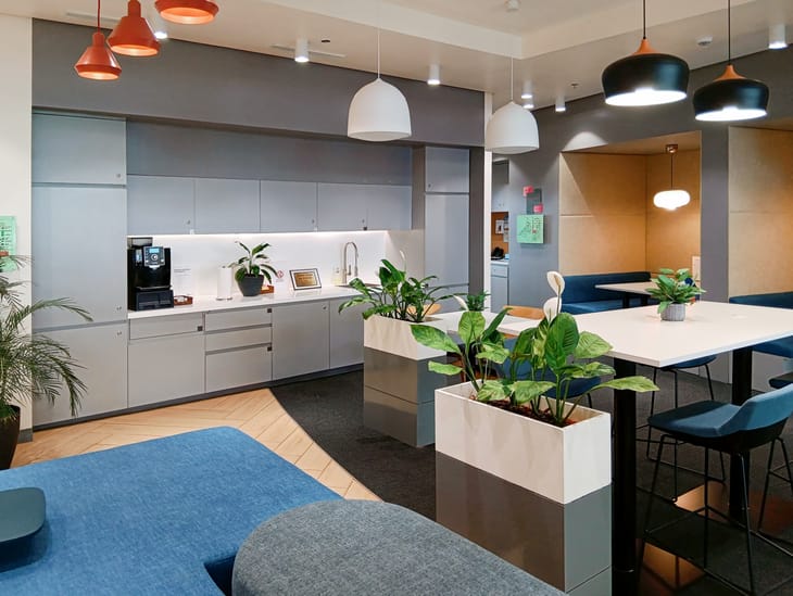 Regus - 3F ILOILO BUSINESS PARK FESTIVE WALK MALL,MEGAWORLD BOULEVARD MANDURRIAO,Abeto Mirasol Taft South ( Quirino Abeto) image 6
