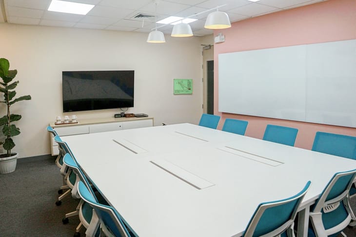 Regus - 3F ILOILO BUSINESS PARK FESTIVE WALK MALL,MEGAWORLD BOULEVARD MANDURRIAO,Abeto Mirasol Taft South ( Quirino Abeto) image 8