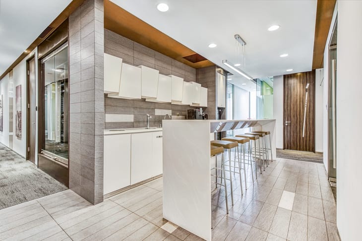 Regus - 17/F, Tower D1, DRC Diplomatic Office Building,No. 19 Dongfangdong Road,Chaoyang District image 13