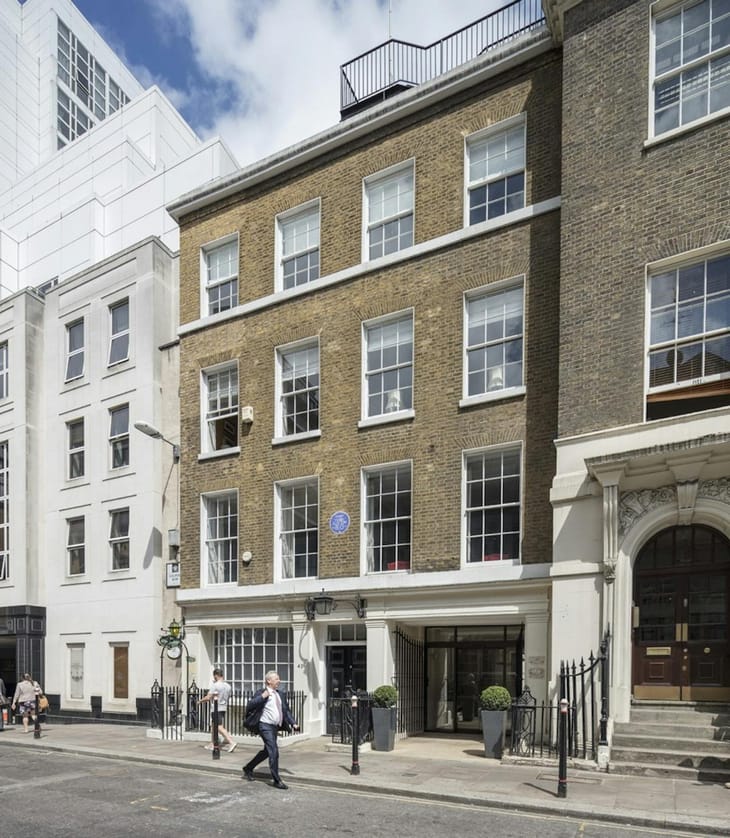 Sub800 Managed (2,186 - 2,186 sqft) - 42 Trinity Square, London, UK image 1
