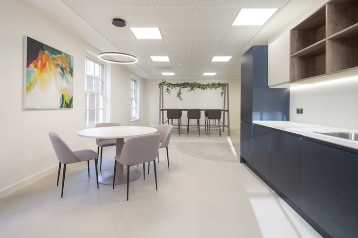 Sub800 Managed (2,186 - 2,186 sqft) - 42 Trinity Square, London, UK image 4